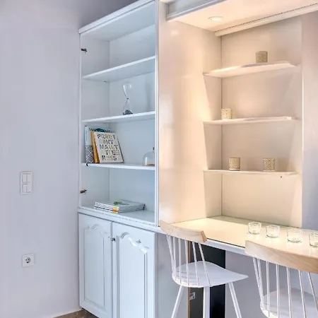 White Cliff Náoussa