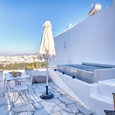 White Cliff Náoussa