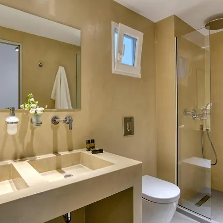 White Cliff Náoussa