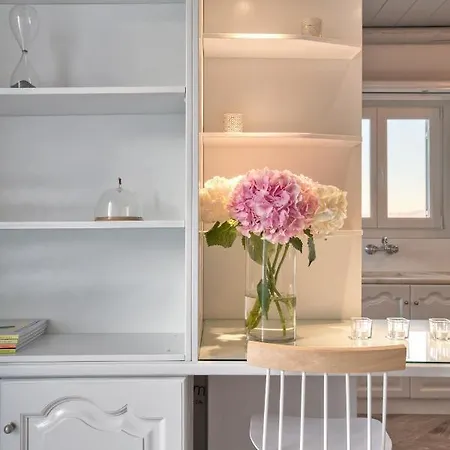 White Cliff Náoussa