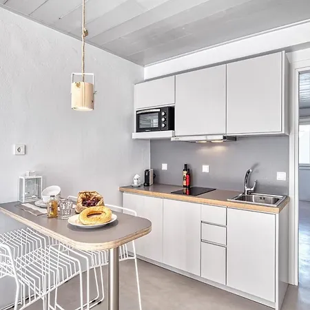 White Cliff Apartamento Naousa