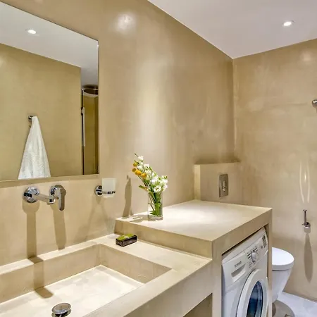 White Cliff * Naousa