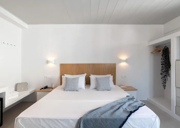 White Cliff Apartment Naousa (Paros)