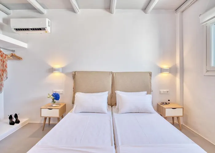 White Cliff * Naousa (Paros)