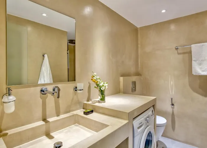 White Cliff * Naousa (Paros)